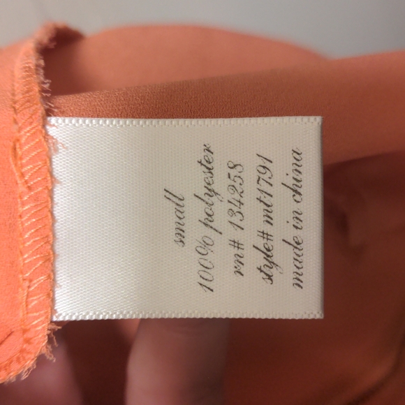 Sleeveles Perfectly Tailored Blouse - Picture 7 of 7